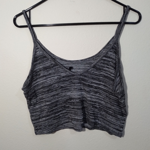 Divided H&M gray and black stretchy crop top size small - Picture 2 of 7